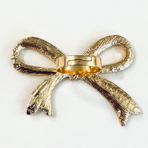 Large Rhinestone Bow Ring - Picture 3 of 3